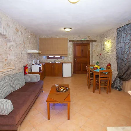 Anigraia Aparthotel